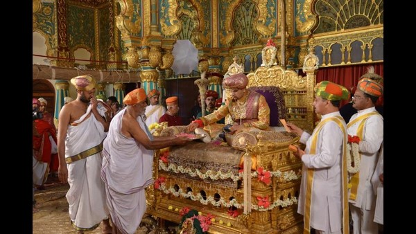 ಸಿಂಹಾಸನ ಕಾಪಾಡಿಕೊಂಡಿದ್ದು ರಾಜರ ಸಾಧನೆ