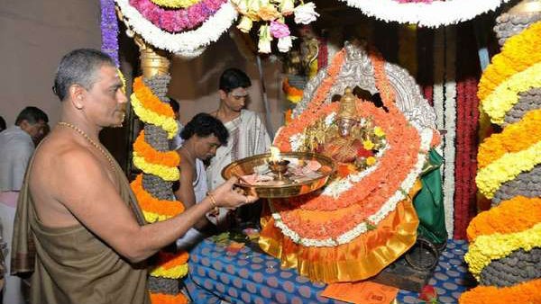 ಚಾಮುಂಡಿ ಬೆಟ್ಟದಲ್ಲಿ 300 ಜನ