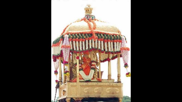 ಆನೆಗಳ ಬೆನ್ನ ಮೇಲೆ ಛಾಪುವಿನ ಅಲಂಕಾರ