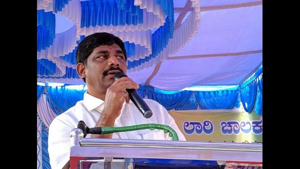 ಸ್ಥಳೀಯ ಕಾರ್ಯಕರ್ತರ ಸಭೆಯಲ್ಲಿ ಡಿ.ಕೆ.ಸುರೇಶ್