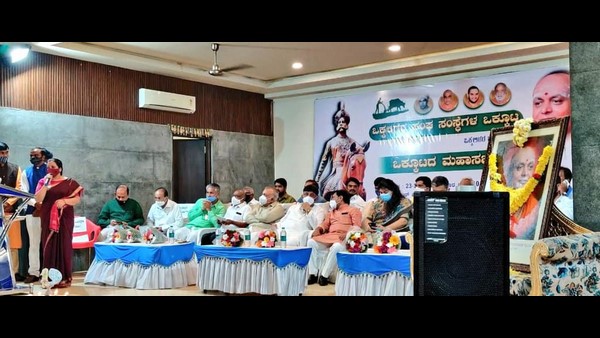 ಯಾರೋ ಕಟ್ಟಿದ ಹುತ್ತದಲ್ಲಿ ವಿಷ ಸರ್ಪ ಸೇರುತ್ತವೆ