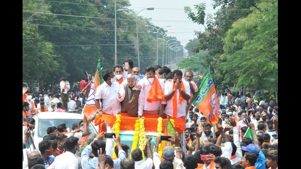 ನಾಮಪತ್ರ ಸಲ್ಲಿಕೆಗೆ ಹಾಜರ್!