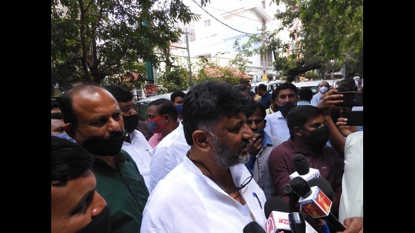 ಸಿದ್ದರಾಮಯ್ಯ ಅಂತಾರೆಯೇ ಹೊರತು ಡಿ.ಕೆ.ಶಿವಕುಮಾರ್ ಎಂದು ಯಾರೂ ಹೇಳುವುದಿಲ್ಲ