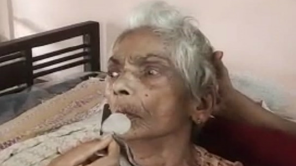 ಬೀದಿ ಪಾಲಾಗಿರುವ ಅಜ್ಜಿ