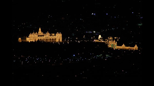 ಮೈಸೂರು ಬೀದಿಯಲ್ಲಿ ಬುಡ್ಡಿದೀಪಗಳು