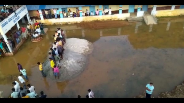 ಕಾಂಟ್ರ್ಯಾಕ್ಟರ್ ವಿರುದ್ಧ ಕೆರಳಿದ ಕುಟುಂಬ ಸದಸ್ಯರು