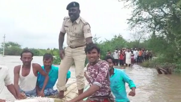 ಸಂತ್ರಸ್ಥರಿಂದ ತೆಪ್ಪ ಕಳ್ಳಿಸಿಕೊಂಡ ಪಿಎಸ್ಐ