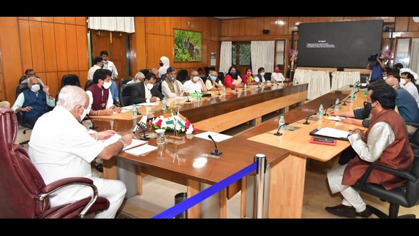 ಪರಿಸ್ಥಿತಿ ನೋಡಿಕೊಂಡು ಪ್ರಶಸ್ತಿ ಪ್ರದಾನ