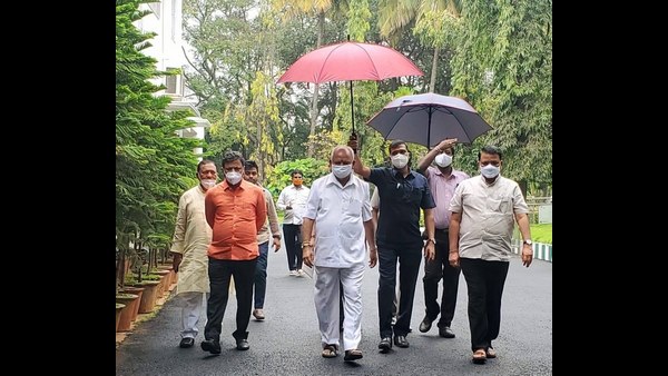 ಮಂತ್ರಿಮಂಡಲ ಕೆಡವಿ ಕೊಳ್ಳುತ್ತಾರೊ ಗೊತ್ತಿಲ್ಲ