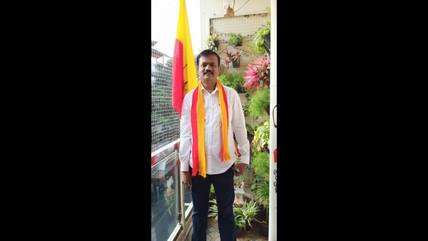 ಕಲಾಕೃತಿಯನ್ನು ರಚಿಸಿ ಅಲಂಕರಿಸುತ್ತಾರೆ