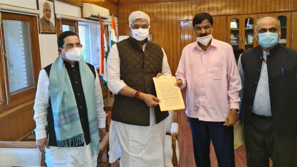 ಯೋಗೇಶ್ವರ್ ಪರ ಬ್ಯಾಟಿಂಗ್