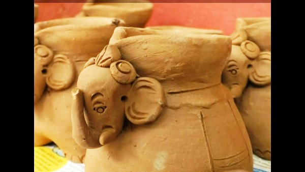 ದೇಶೀ ಹಣತೆಗಳನ್ನು ಕೊಂಡುಕೊಳ್ಳೋಣ