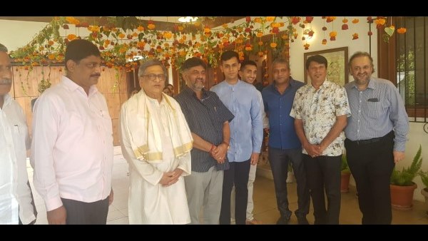 ಎಸ್ಎಂ ಕೃಷ್ಣ ನಿವಾಸಕ್ಕೆ ಡಿಕೆಶಿ ಕುಟುಂಬ ಭೇಟಿ