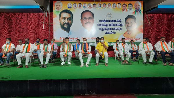 ಪಕ್ಷದ ಪ್ರಮುಖರೊಂದಿಗೆ ಸಭೆ ನಡೆಸಿದ ಸುಧಾಕರ್
