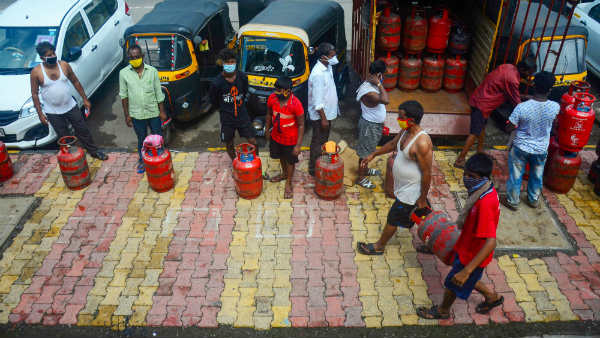ಮನೆ ಬಾಗಿಲಿಗೆ ಸಿಲಿಂಡರ್