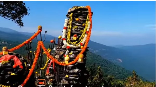 ಮಾದಪ್ಪ ಸಣ್ಣವನಾಗಿದ್ದಾಗ ಒಂದೊಂದೇ ಕಲ್ಲನ್ನು ಒಂದರ ಮೇಲೊಂದು ಜೋಡಿಸುತ್ತಿದ್ದ