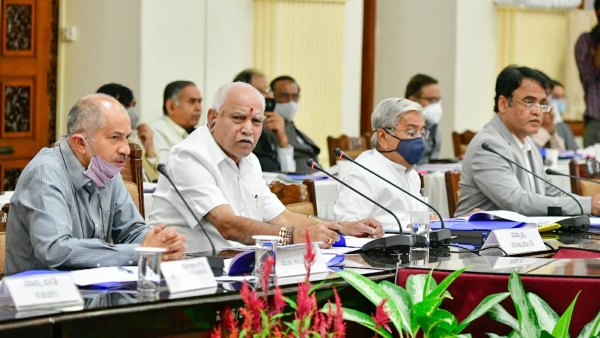 ಬೆಂಬಲಿಗರಿಂದ ಶಕ್ತಿ ಪ್ರದರ್ಶನ