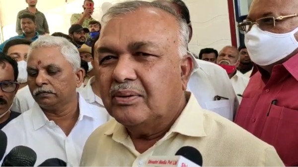 ಪುತ್ರಿ ಮೇಲೆ ಎಫ್ಐಆರ್