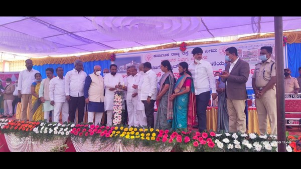 ಕಾಮಗಾರಿಗಳು ವಿಳಂಬವಾಗಿ ನಡೆಯುತ್ತಿವೆ