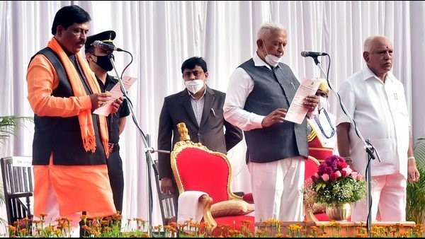 ಲಿಂಗಾಯತ ಸಮುದಾಯದ ಹನ್ನೊಂದು ಮಂತ್ರಿಗಳು
