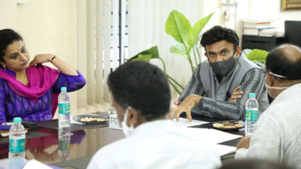 ಸಭೆಯಲ್ಲಿ ಪಾಲ್ಗೊಂಡಿದ್ದ ಹಿರಿಯ ಅಧಿಕಾರಿಗಳು