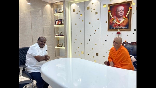 ಆದಿಚುಂಚನಗಿರಿ ಶ್ರೀಗಳ ಆಶೀರ್ವಾದ ಪಡೆದ ಎಚ್ಚಿಕೆ
