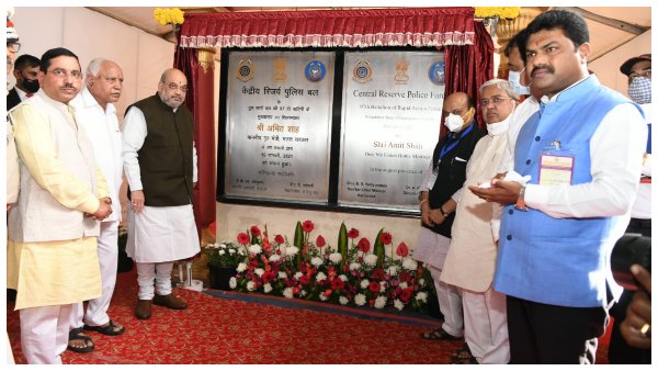 ಕಾರ್ಯಕ್ರಮಕ್ಕೆ ಸಂಬಂಧಪಟ್ಟ ಅಡಿಗಲ್ಲು ಕೇವಲ ಹಿಂದಿ ಮತ್ತು ಇಂಗ್ಲಿಷ್ ನಲ್ಲಿ