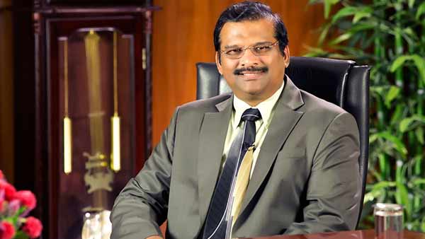 200 ಬ್ಯಾಂಕ್ ಖಾತೆಗಳನ್ನು ಹೊಂದಿರುವ ಪಾಲ್