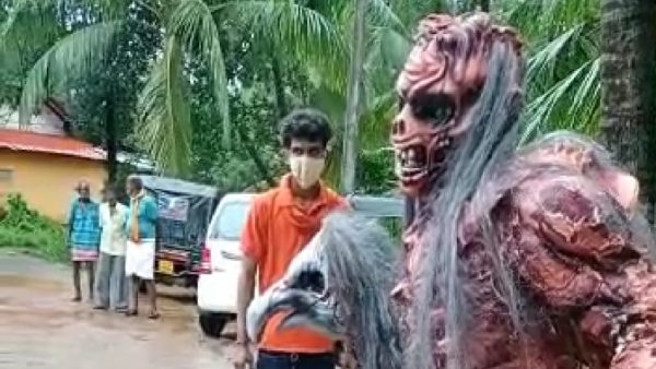 ವಿಶಿಷ್ಟ, ವಿಲಕ್ಷಣ ವೇಷಗಳು