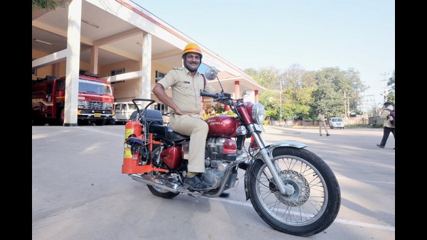 ತಮ್ಮ ಜೀವದ ಹಂಗುತೊರೆದು ರಕ್ಷಣೆ