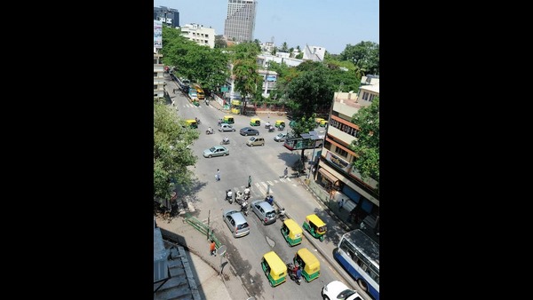 ಪಾದಚಾರಿ ಮಾರ್ಗ ಹಾಳು