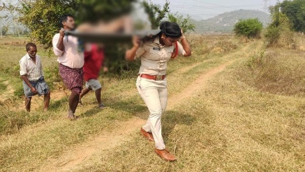 ಗ್ರಾಮಸ್ಥರಿಗೆ ಸಹಾಯಕ್ಕೆ ಮನವಿ ಮಾಡಿದ ಎಸ್ ಐ