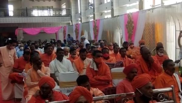 ಉಪಸ್ಥಿತರಿದ್ದ ಮಠಾಧೀಶರು