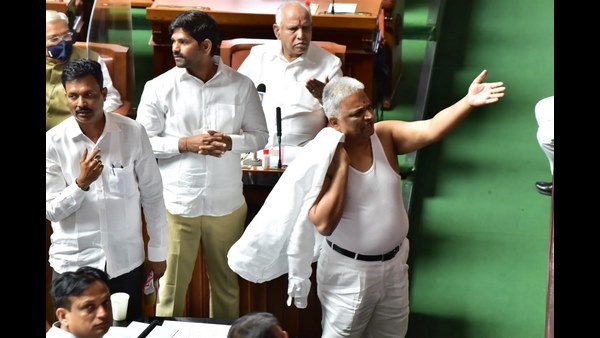ಗುಟುರು ಹಾಕಿದ ವಿಪಕ್ಷ ನಾಯಕ ಸಿದ್ದರಾಮಯ್ಯ