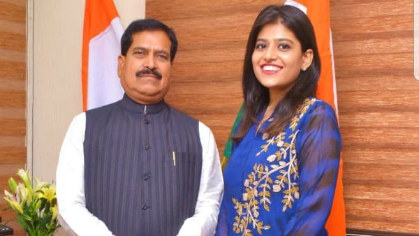 ದಿ.ಅಂಗಡಿಯವರ ಪುತ್ರಿ ಮತ್ತು ಸಚಿವ್ ಶೆಟ್ಟರ್ ಸೊಸೆ ಶ್ರದ್ದಾ ಶೆಟ್ಟರ್
