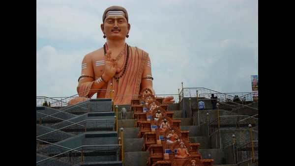 ಅಭಿವೃದ್ಧಿ ನಿಗಮಗಳಿಗೆ ಕೊಡುಗೆ