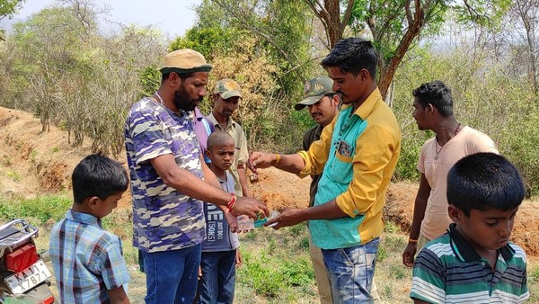 ಮರಗಳು ಎಲೆಗಳನ್ನು ಉದುರಿಸಿ ಚಿಗುರಲು ಆರಂಭಿಸಿವೆ