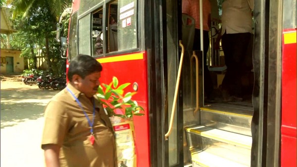ಯೋಗಾನಾಥನ್ ಬೆನ್ನು ತಟ್ಟಿದವರು