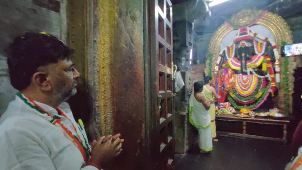 ವಿನಾಯಕನಿಗೆ ಡಿಕೆಶಿ ಪೂಜೆ