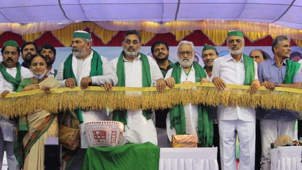 ಸರ್ಕಾರಕ್ಕೆ ಎಚ್ಚರಿಕೆ ನೀಡಬೇಕು