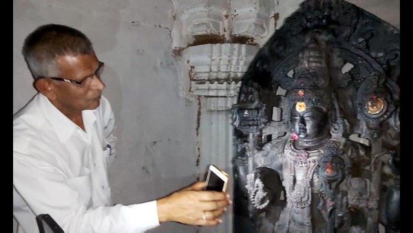 ದೇವರ ಮೂರ್ತಿಯನ್ನು ಒಂದೇ ಶಿಲ್ಪದಲ್ಲಿ ಕೆತ್ತಲಾಗಿದೆ