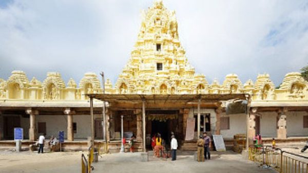ಗಮನಸೆಳೆಯುವ ಹಲವು ಮಠಗಳು