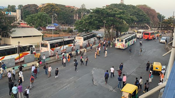 ಬಸ್ ನಿಲ್ದಾಣದಲ್ಲೇ ವ್ಯಕ್ತಿ ಸಾವು