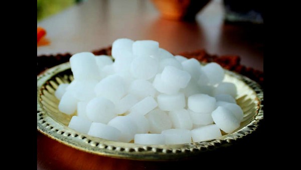 ಕರ್ಪೂರಕ್ಕೆ ಏಲಕ್ಕಿ, ಲವಂಗ, ಲೋಬನವನ್ನು ಮಿಕ್ಸ್