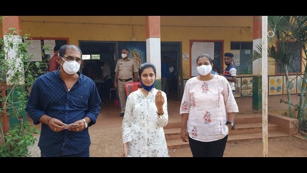 ಫಲಿತಾಂಶಕ್ಕೂ ಮುನ್ನವೇ ಮಂದಹಾಸ ಬೀರಿದ ಸತೀಶ್ ಜಾರಕಿಹೊಳಿ