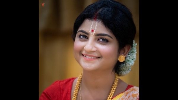 ಹಾಡುಗಾರ್ತಿ ಅದಿತಿ ಮುನ್ಶಿ, ನಟ ಚಿರಂಜೀತ್ ಚಕ್ರಬರ್ತಿ