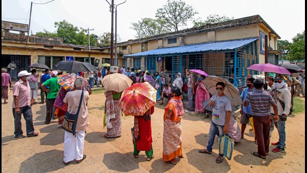 ಆರೋಗ್ಯ ಕಾರ್ಯಕರ್ತರು, ಕಾರ್ಮಿಕರಿಗೆ ಲಸಿಕೆ