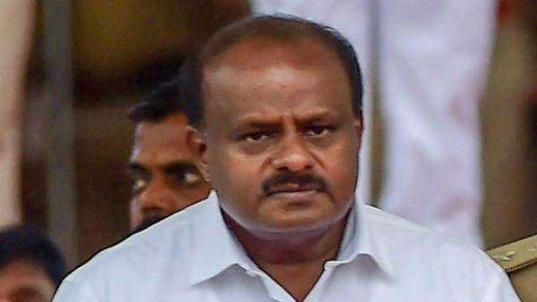 ಮನೆಗಳಿಂದ ಹೊರ ಬರುವ ಜನರ ಮೇಲೆ ದರ್ಪ ಪ್ರದರ್ಶಿಸುವುದನ್ನು ಬಿಡಿ