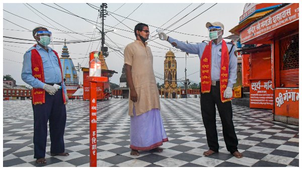 ಕುಂಭ ಮೇಳದಲ್ಲಿ ಭಕ್ತಾಧಿಗಳ ಪುಣ್ಯಸ್ನಾನ