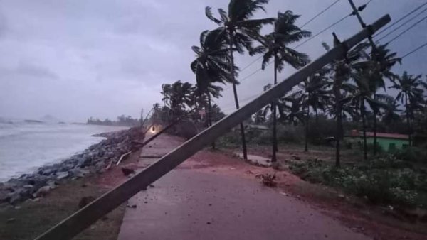 ಅಲೆ ತಡೆಗೋಡೆ ನಿರ್ಮಿಸಲು ಆಗ್ರಹ
